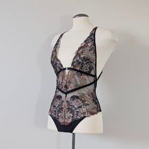 NWT Thistle And Spire Chanterelle Bodysuit  size medium